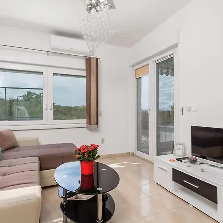 1 Bedroom Awesome In Daire Vrh (Krk)