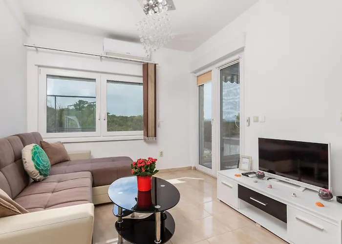 1 Bedroom Awesome In Διαμέρισμα Vrh (Krk)