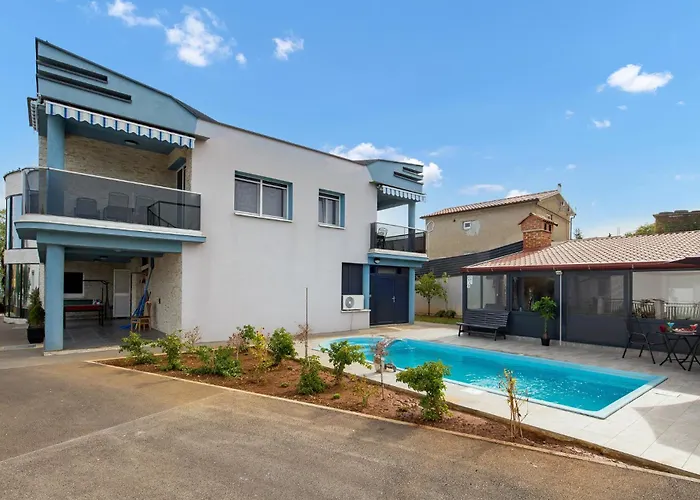 1 Bedroom Awesome In Διαμέρισμα