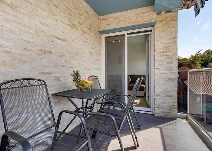 Διαμέρισμα 1 Bedroom Awesome In Vrh (Krk)
