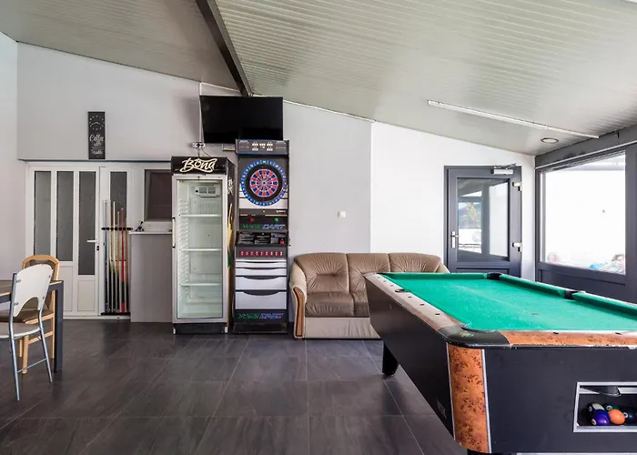 1 Bedroom Awesome In Διαμέρισμα *