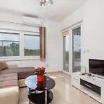 1 Bedroom Awesome In Apartman Vrh