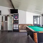 1 Bedroom Awesome In Apartman *